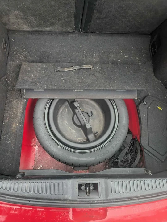 2003 Hyundai Tiburon - Image 7 of 11
