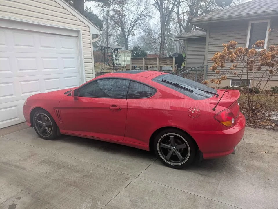 2003 Hyundai Tiburon - Image 2 of 11