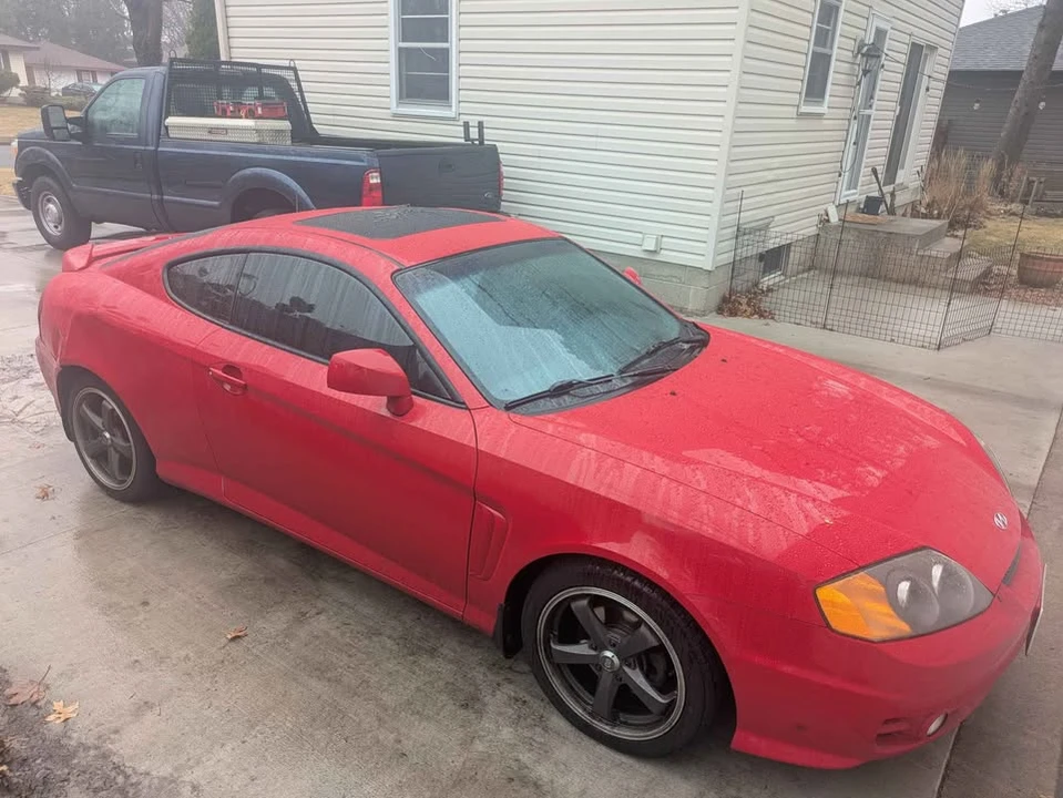 2003 Hyundai Tiburon - Image 5 of 11
