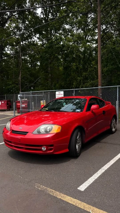 2003 Hyundai Tiburon - Image 2 of 3