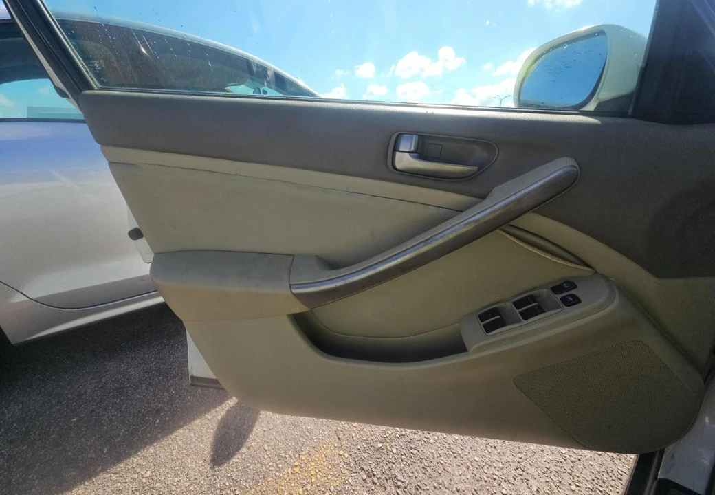 2003 Infiniti G35 3rd Gen - Image 9 of 15