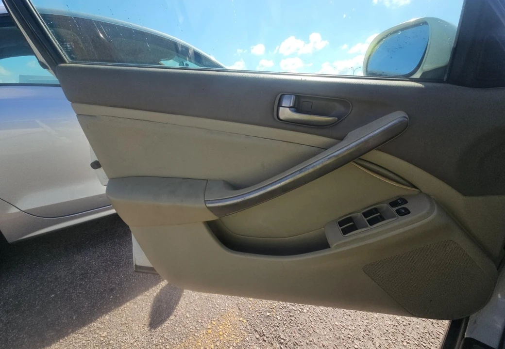 2003 Infiniti G35 3rd Gen - Image 9 of 15