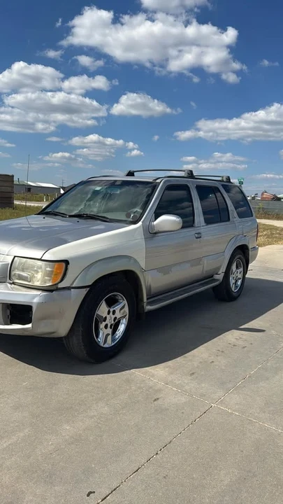 2003 Infiniti QX4 - Image 2 of 5