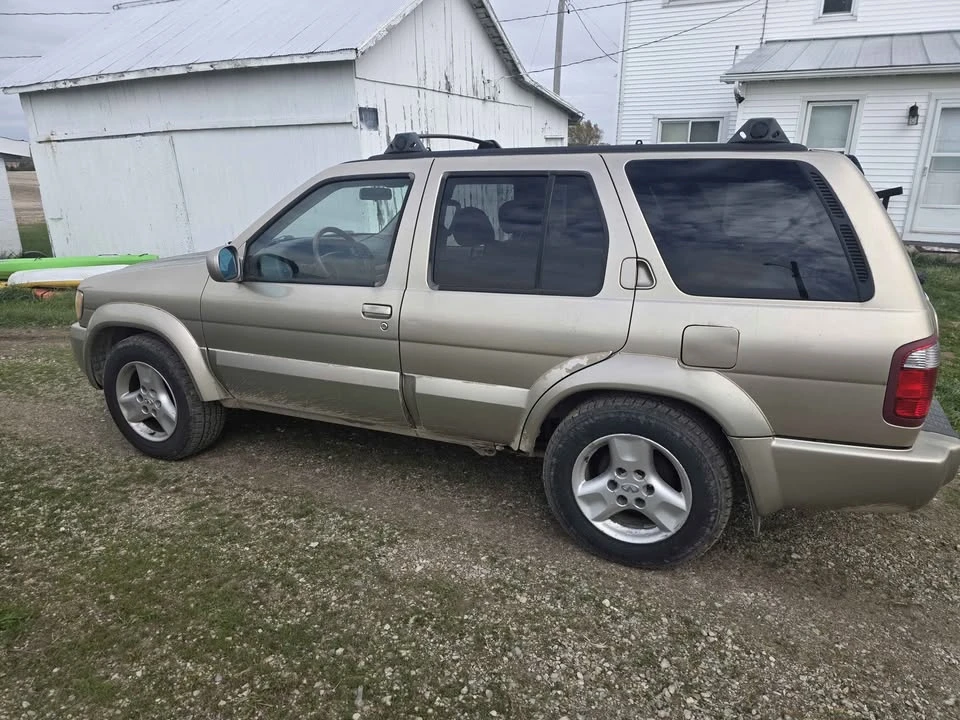 2003 Infiniti QX4 - Image 3 of 4