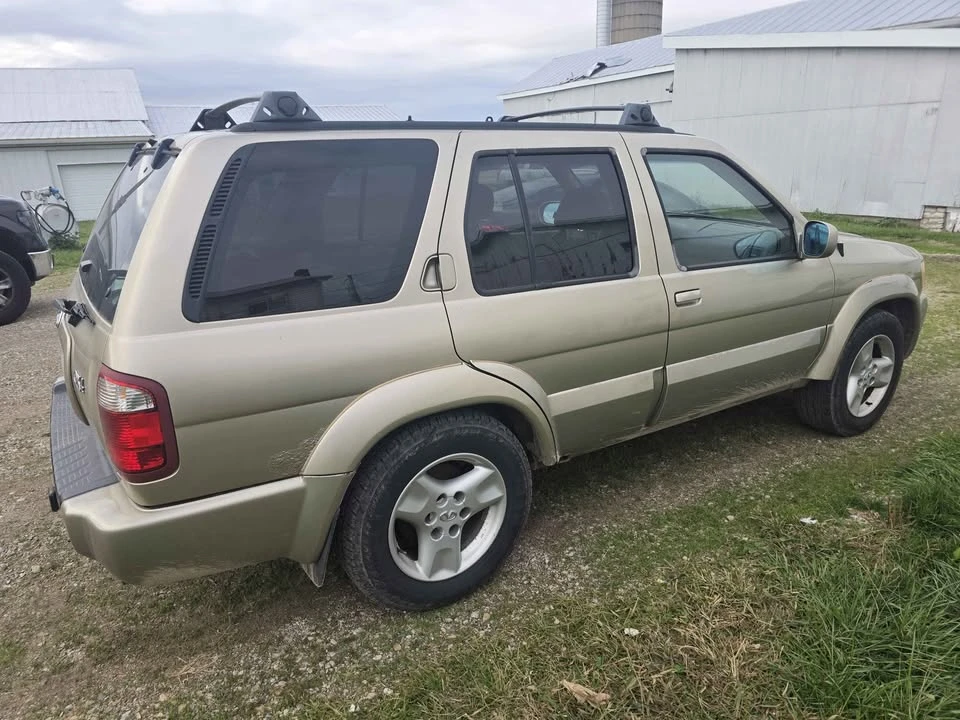 2003 Infiniti QX4 - Image 2 of 4