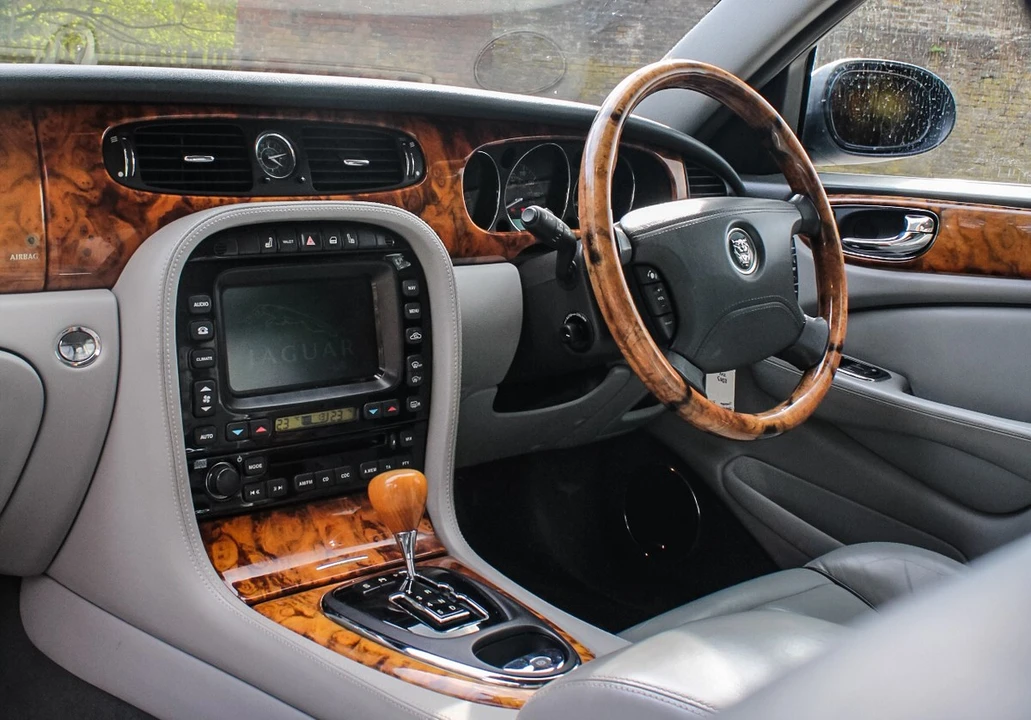 2003 Jaguar X308 XJR - Image 10 of 30