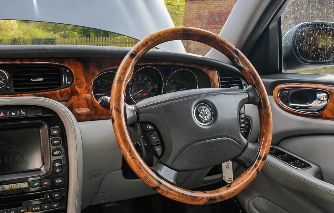 2003 Jaguar X308 XJR - Image 16 of 30