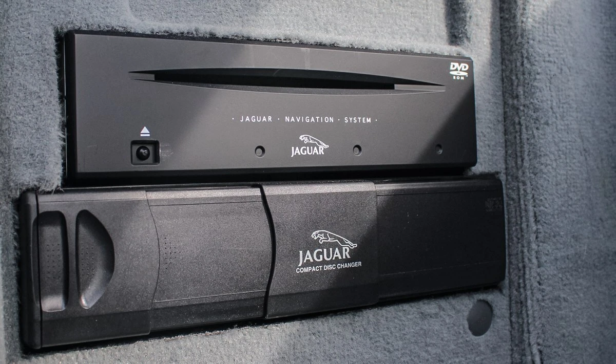 2003 Jaguar X308 XJR - Image 23 of 30