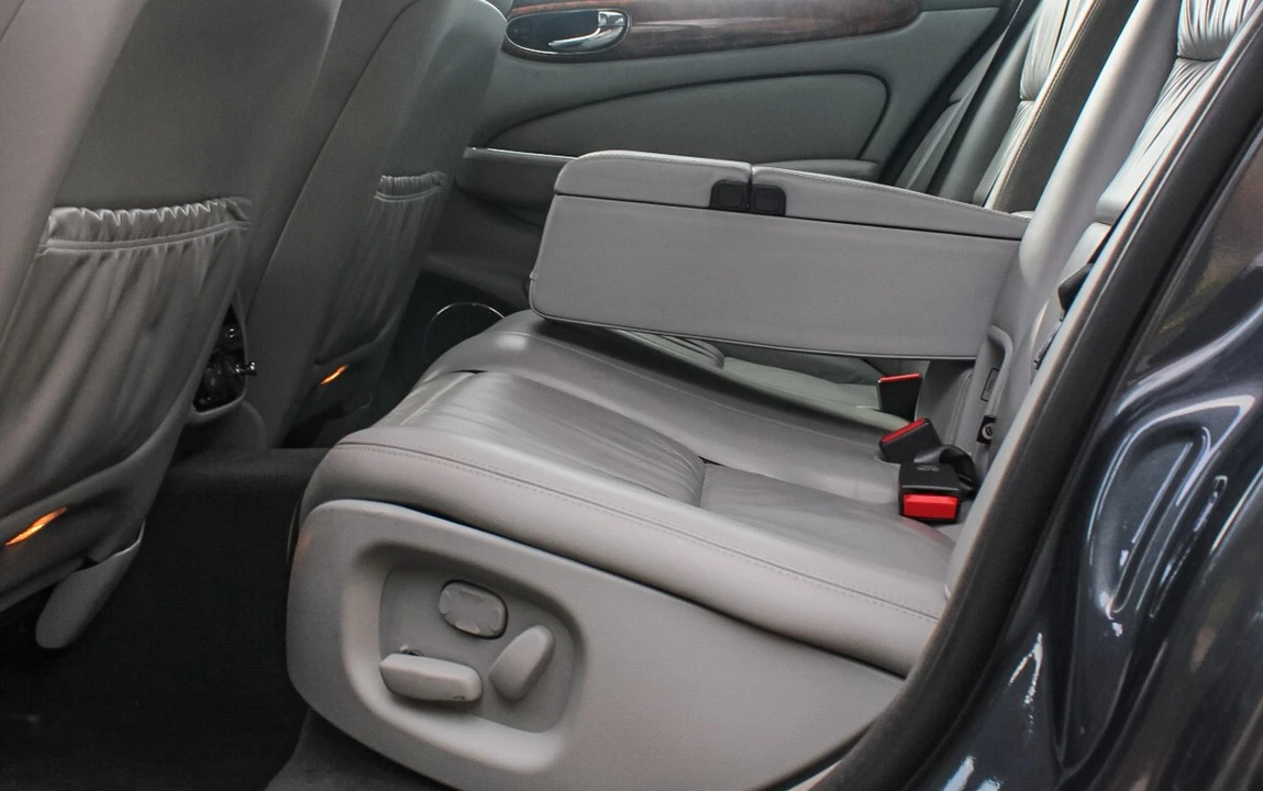 2003 Jaguar X308 XJR - Image 22 of 30