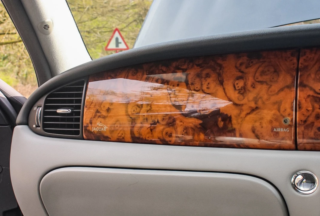 2003 Jaguar X308 XJR - Image 15 of 30