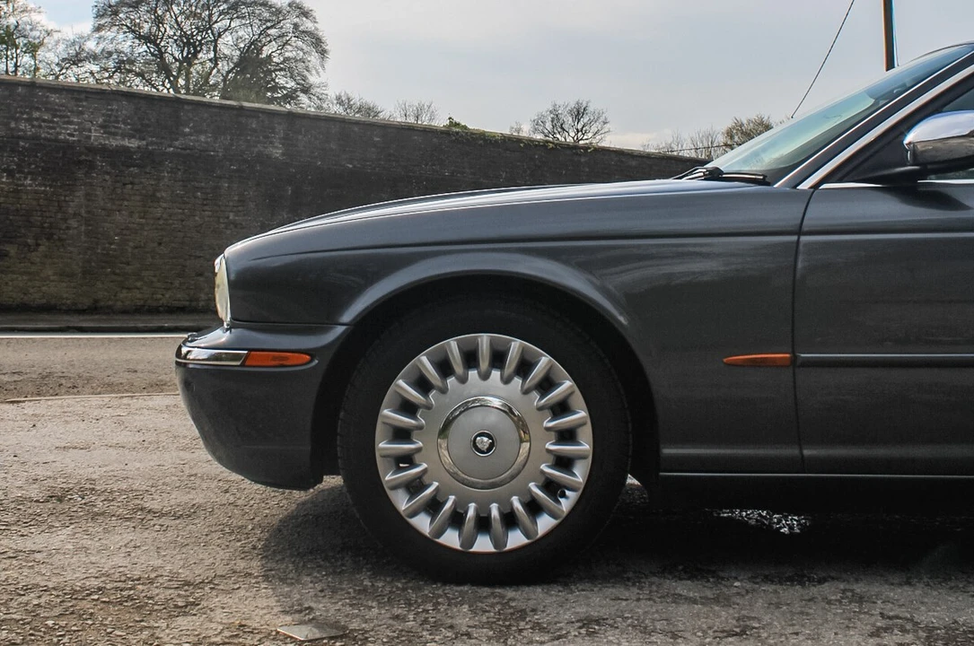 2003 Jaguar X308 XJR - Image 9 of 30