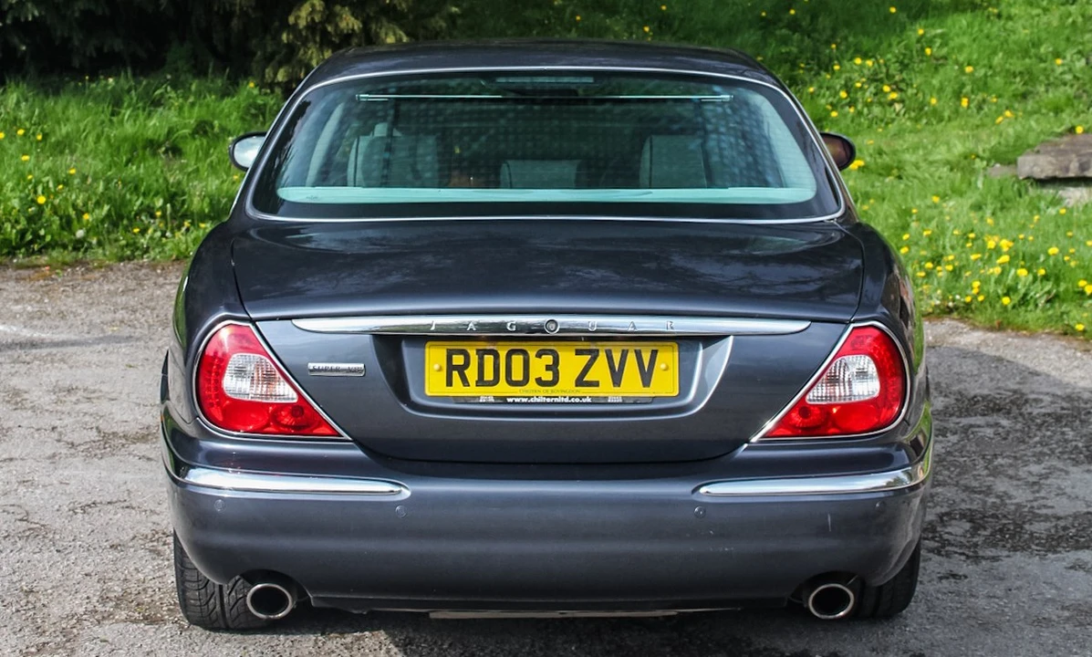2003 Jaguar X308 XJR - Image 8 of 30