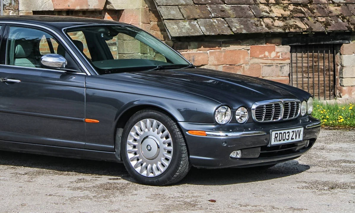 2003 Jaguar X308 XJR - Image 24 of 30