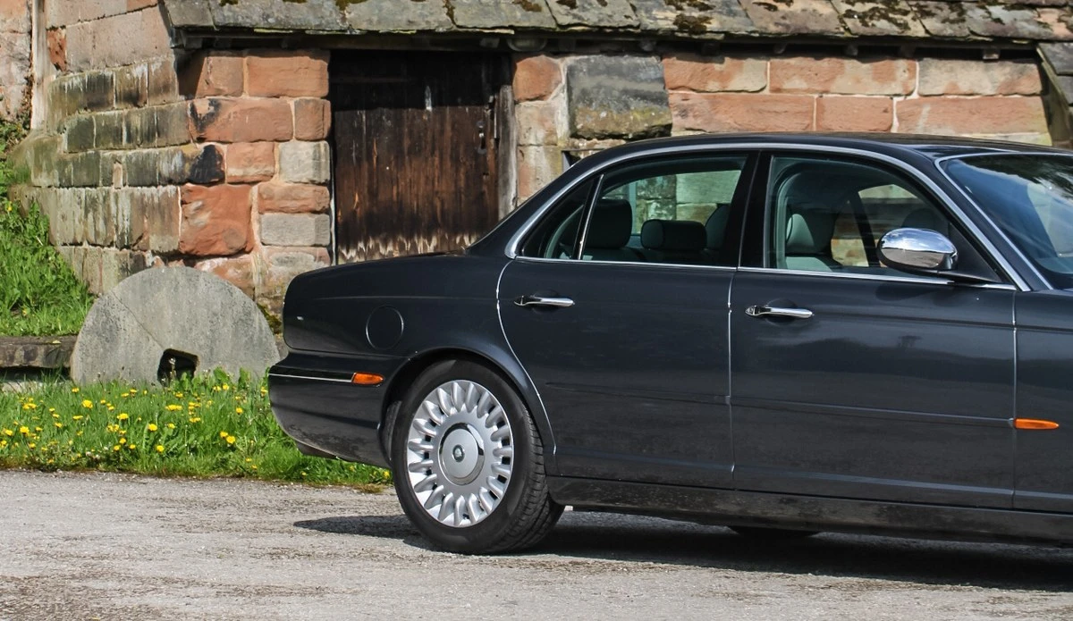 2003 Jaguar X308 XJR - Image 25 of 30