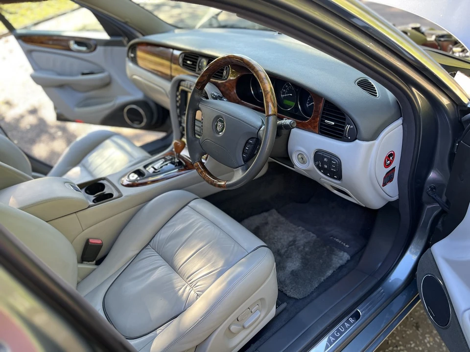 2003 Jaguar X308 XJR - Image 23 of 30