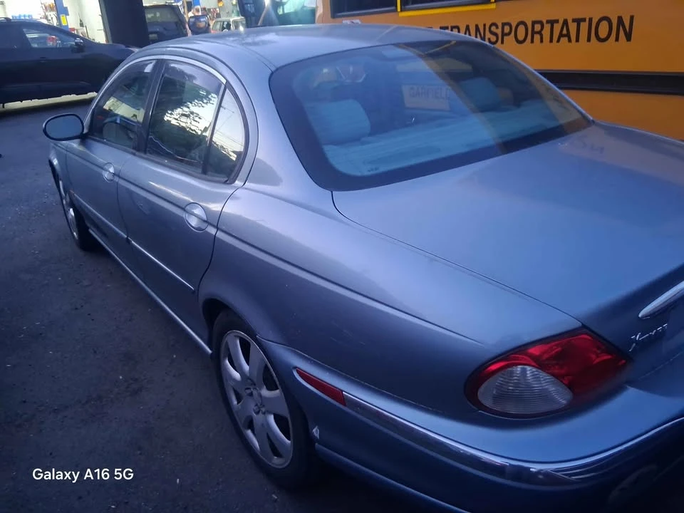 2003 Jaguar XF - Image 4 of 4