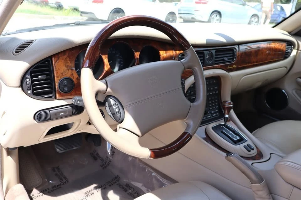 2003 Jaguar X308 XJ - Image 19 of 20