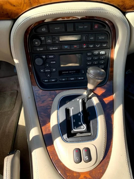 2003 Jaguar X308 XJ - Image 8 of 9