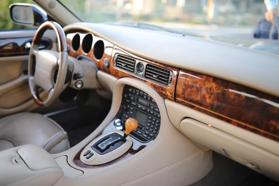 2003 Jaguar X308 XJR - Image 4 of 12