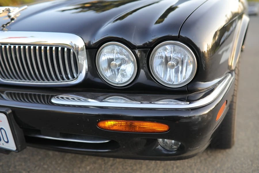 2003 Jaguar X308 XJR - Image 11 of 12