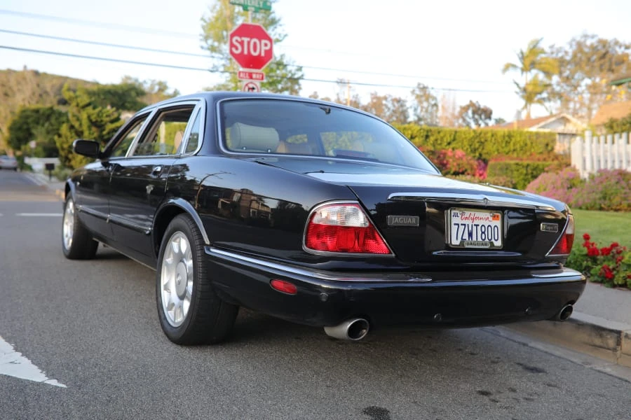 2003 Jaguar X308 XJR - Image 3 of 12