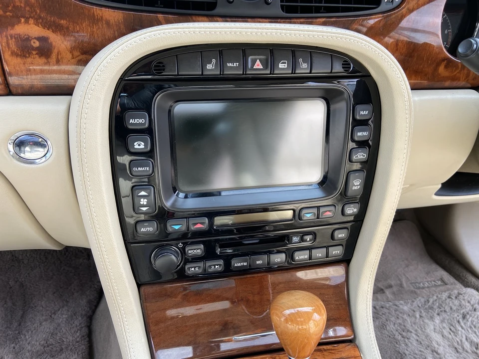 2003 Jaguar X308 XJR - Image 25 of 30