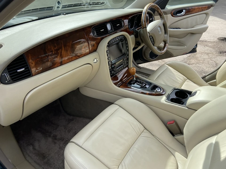 2003 Jaguar X308 XJR - Image 21 of 30