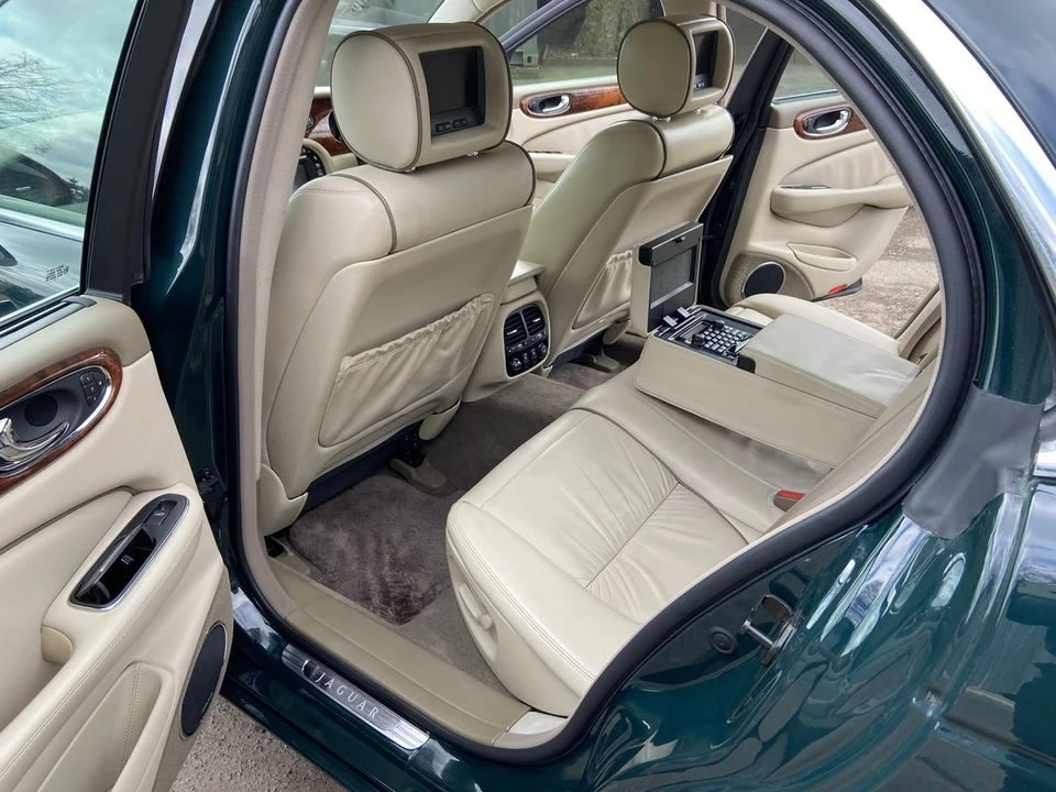 2003 Jaguar X308 XJR - Image 19 of 30