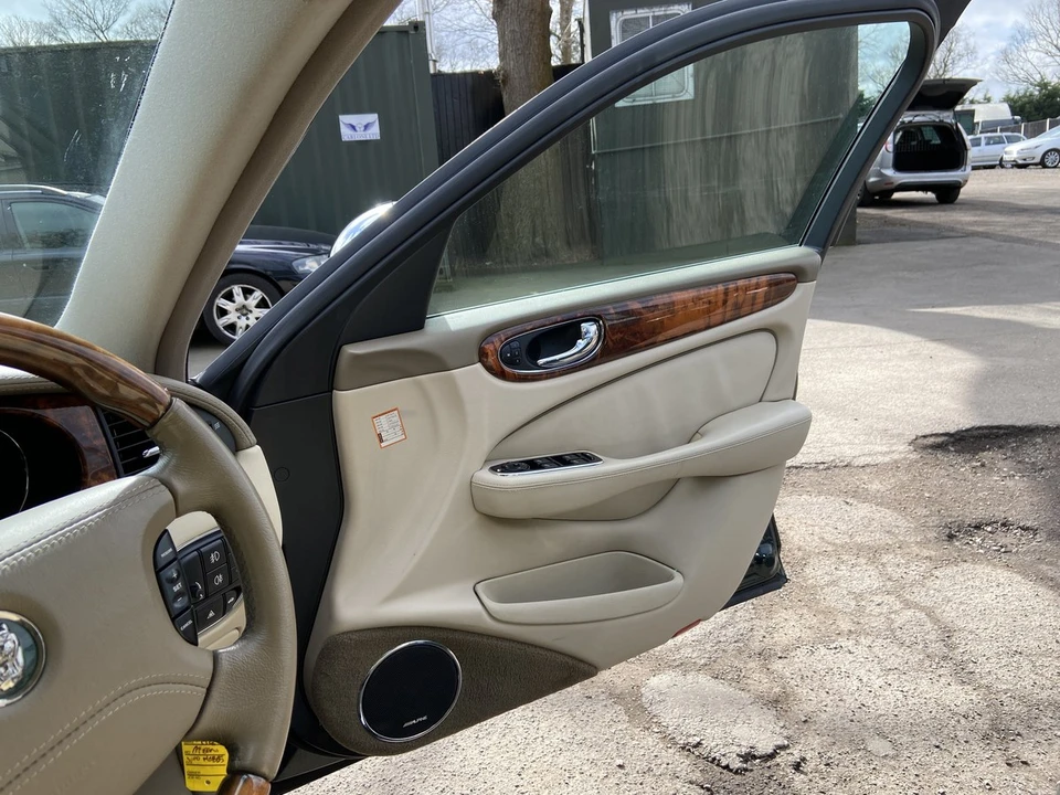 2003 Jaguar X308 XJR - Image 22 of 30