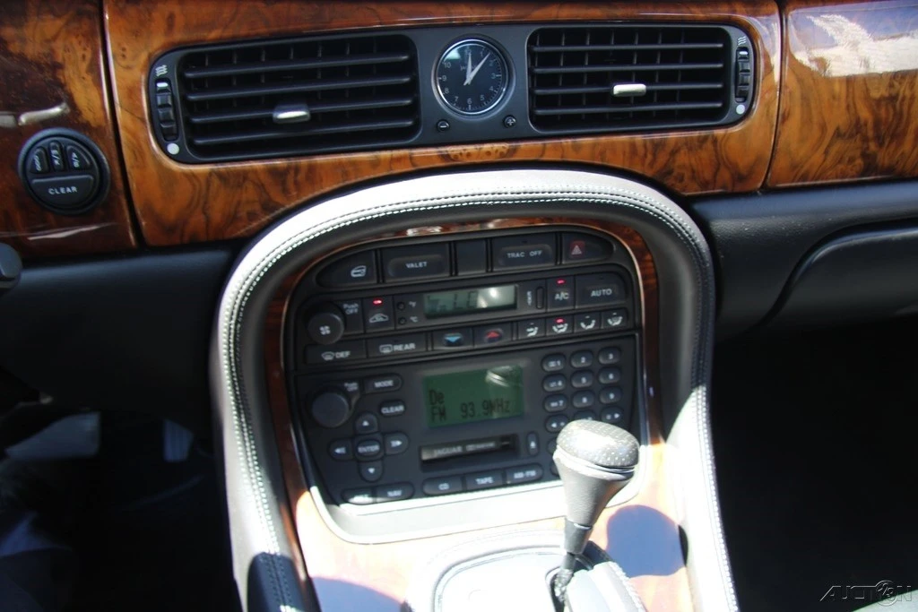 2003 Jaguar X308 XJ - Image 19 of 21