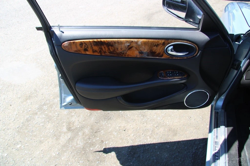 2003 Jaguar X308 XJ - Image 12 of 21