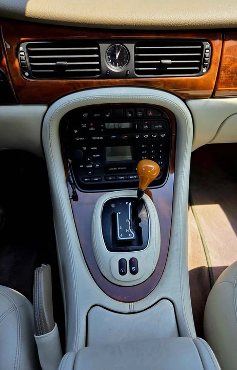 2003 Jaguar X308 XJ - Image 9 of 14