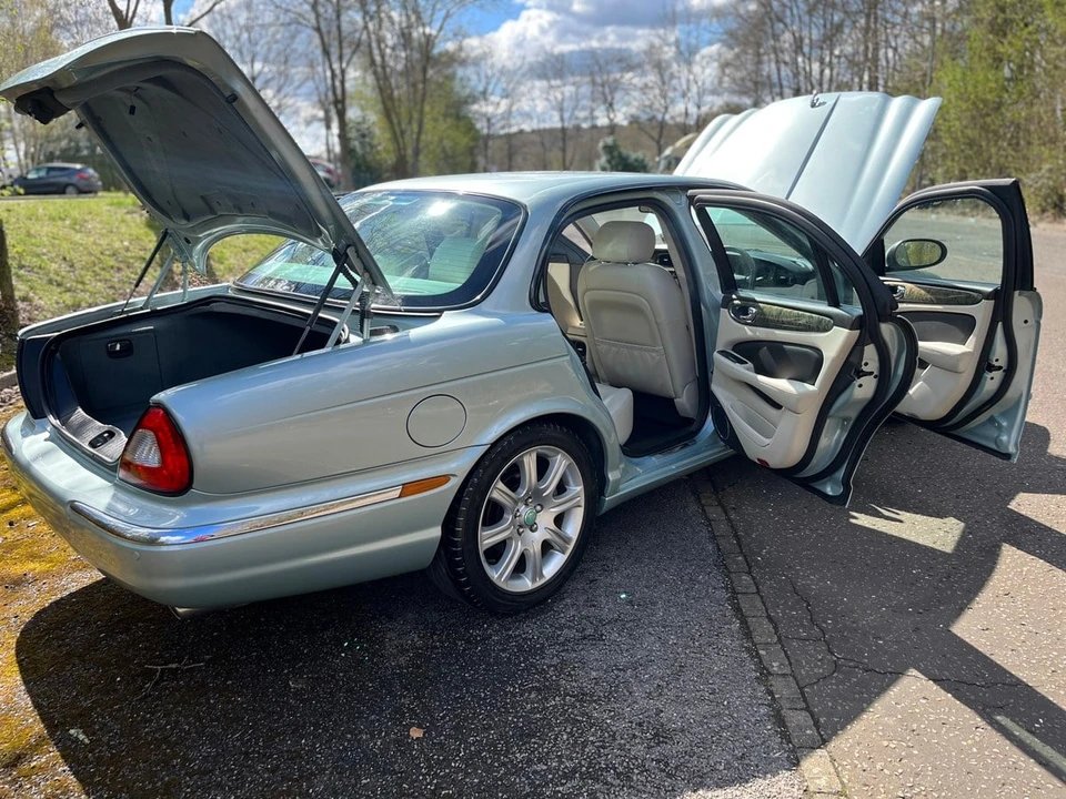 2003 Jaguar X308 XJ - Image 9 of 15