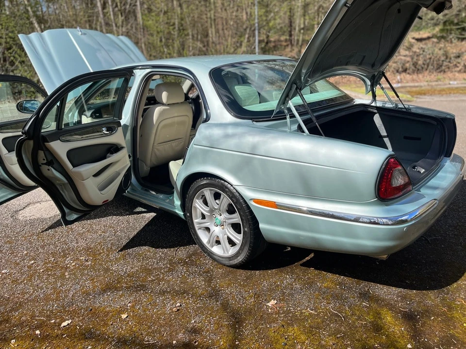 2003 Jaguar X308 XJ - Image 10 of 15