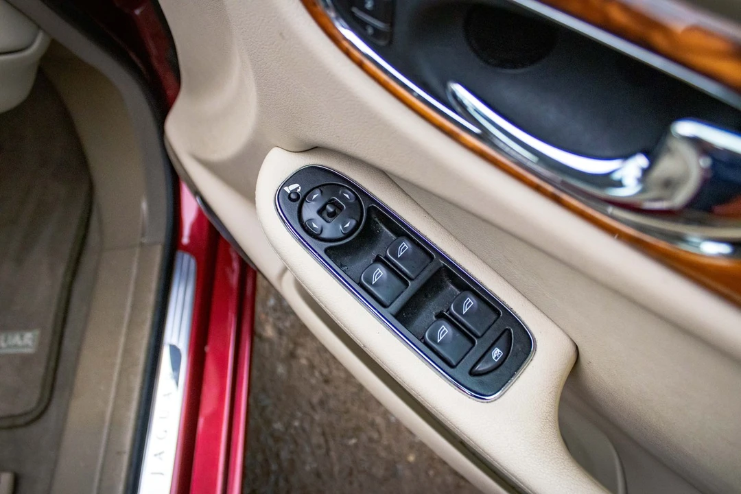2003 Jaguar X308 XJ - Image 24 of 30
