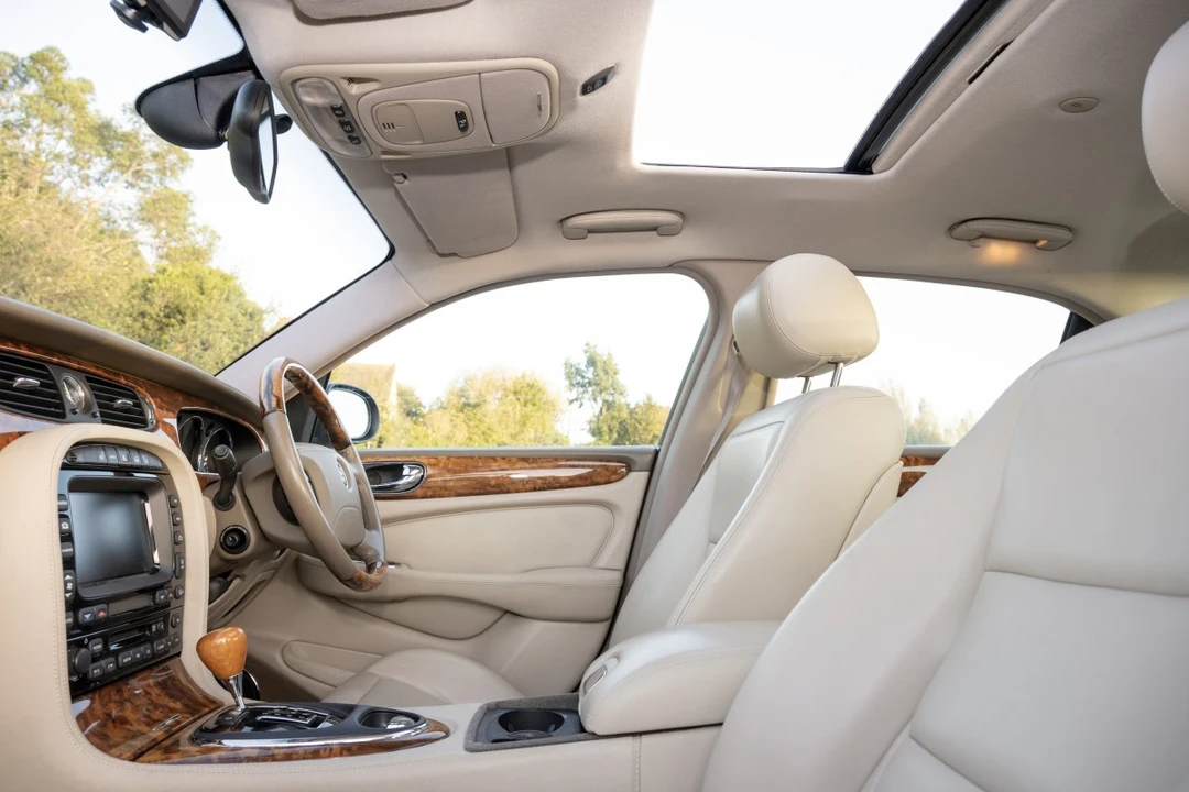 2003 Jaguar X308 XJ - Image 18 of 30