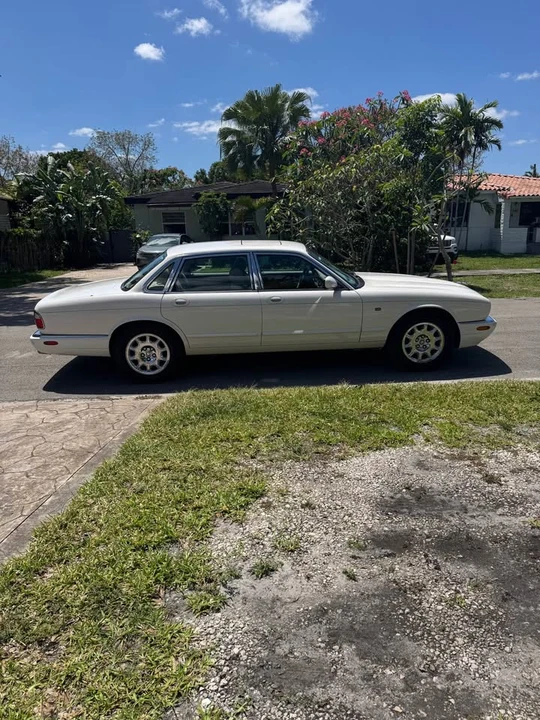 2003 Jaguar X308 XJ - Image 2 of 10
