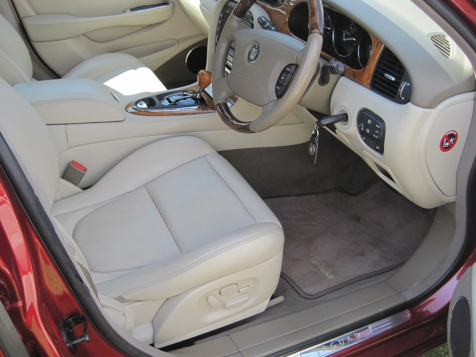 2003 Jaguar X308 XJ - Image 14 of 30