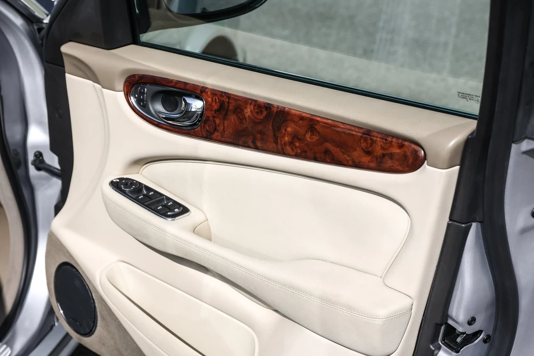 2003 Jaguar X308 XJ - Image 19 of 30