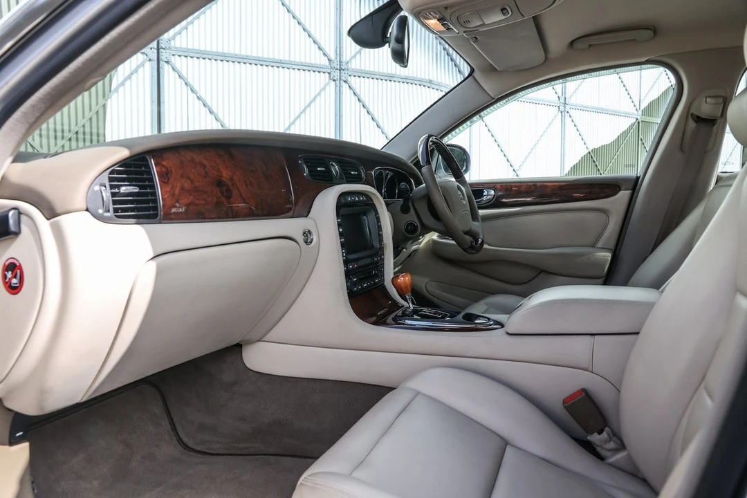 2003 Jaguar X308 XJ - Image 14 of 30