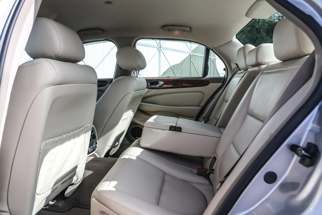 2003 Jaguar X308 XJ - Image 15 of 30
