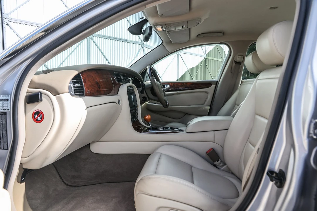 2003 Jaguar X308 XJ - Image 13 of 30