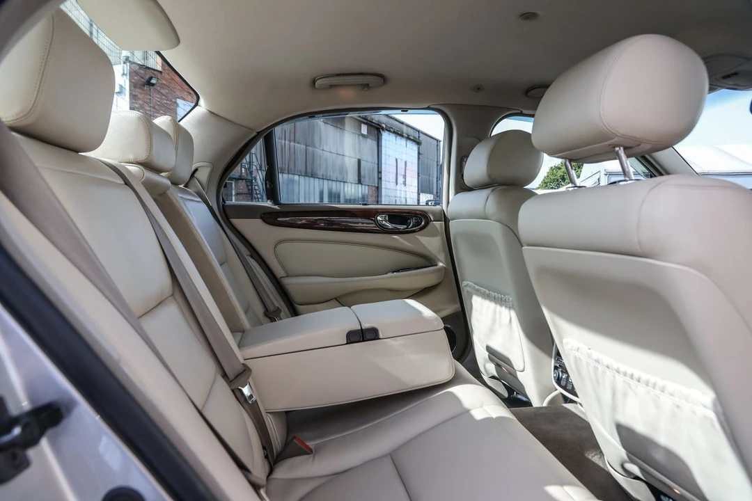 2003 Jaguar X308 XJ - Image 18 of 30