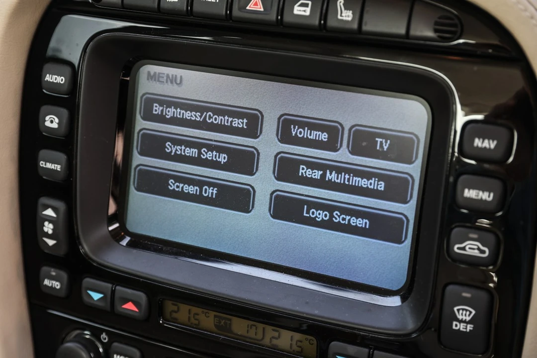 2003 Jaguar X308 XJ - Image 23 of 30