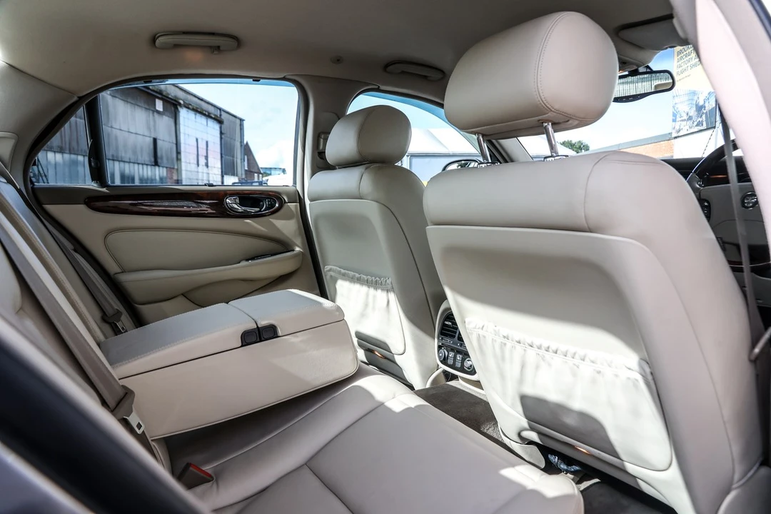 2003 Jaguar X308 XJ - Image 17 of 30