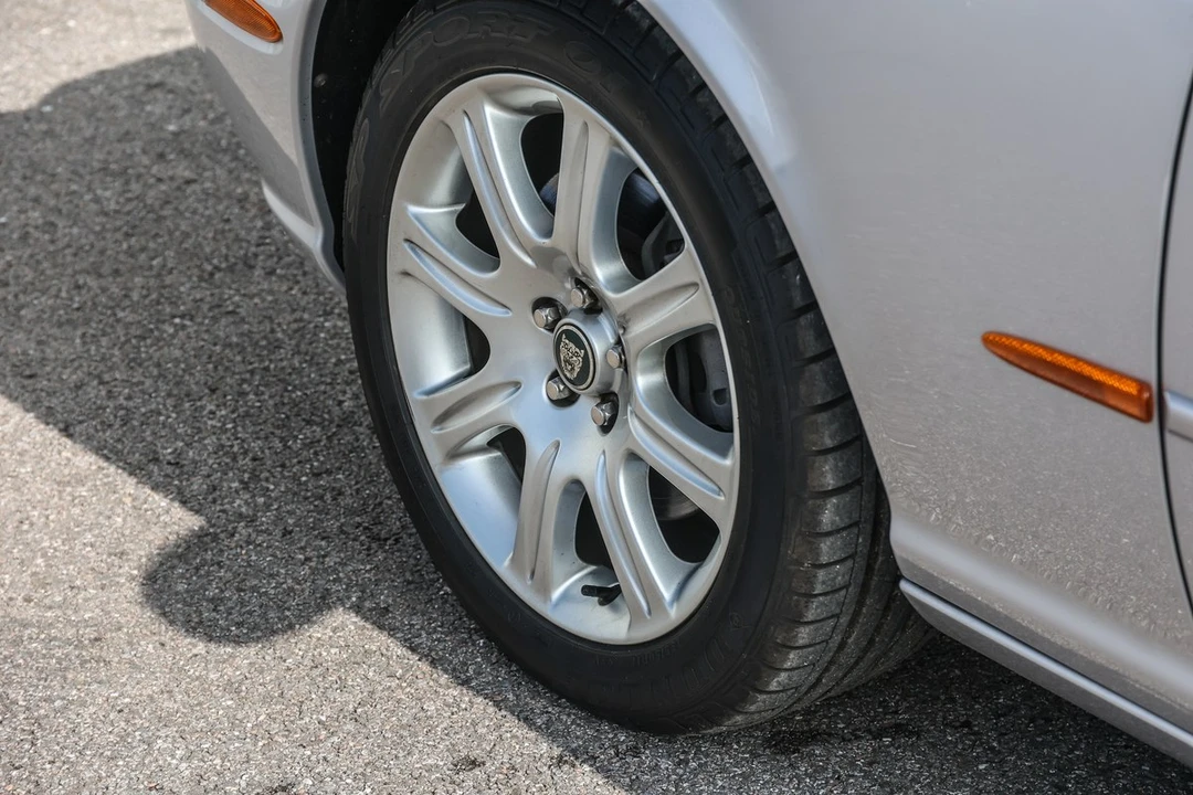 2003 Jaguar X308 XJ - Image 8 of 30