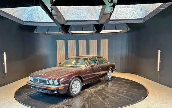 2003 Jaguar XJ8 Base