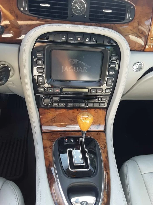 2003 Jaguar X308 XJ - Image 3 of 11