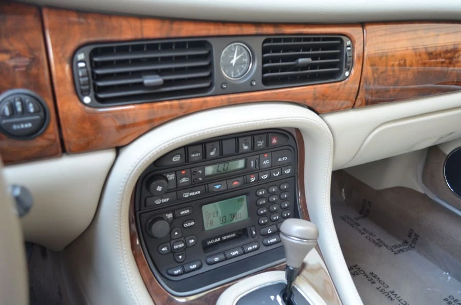 2003 Jaguar X308 XJ - Image 6 of 12