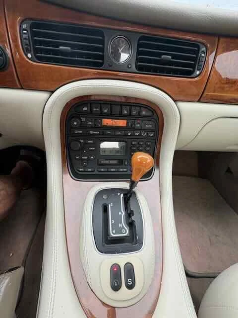 2003 Jaguar X308 XJ - Image 8 of 20